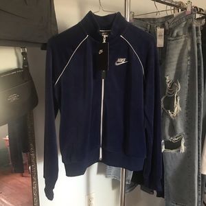SOLD BNWT NIKE VELVET ZIP UP🐳🐳🐳